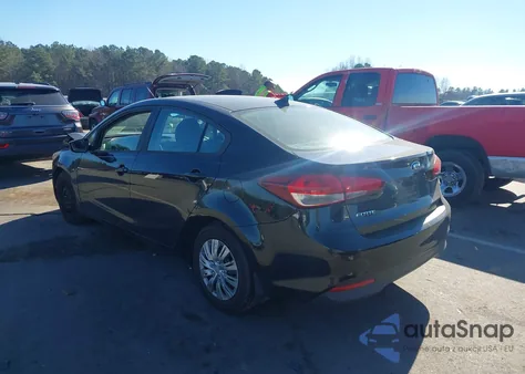 2017 Kia Forte Lx z USA, uszkodzony, nr VIN 3KPFK4A70HE042761